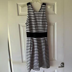 BRAND NEW BANANA REPUBLIC BLACK AND WHITE STRIPED DRESS